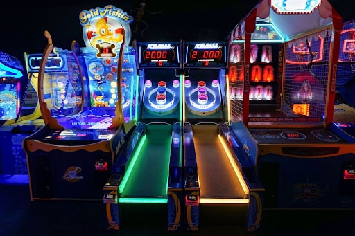 Birthday Party Event Tuckahoe 4 Arcade games at monster mini golf deer park.