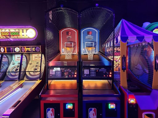 Group Event Tuckahoe 10 Basketball hoops at monster mini golf denver