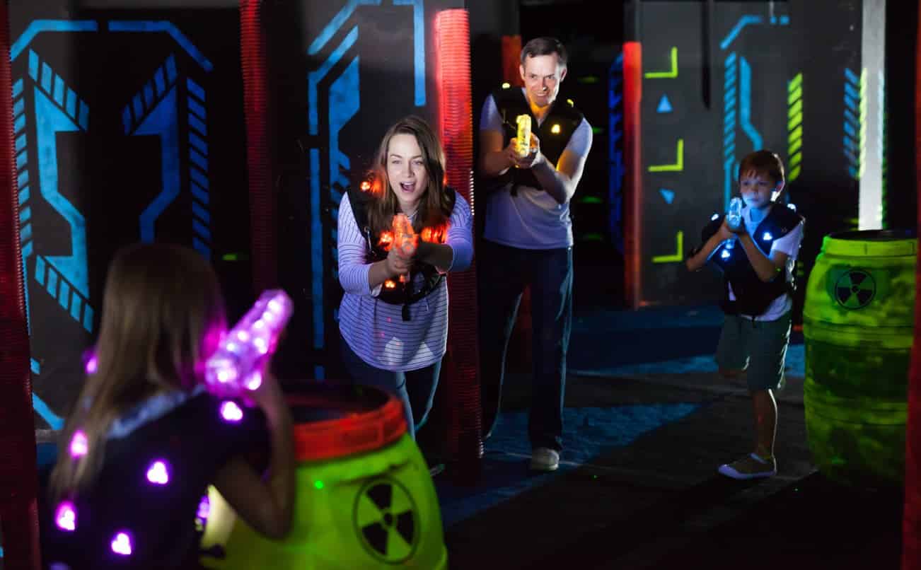 Laser Tag 5 Glow-in-the-dark laser tag arena
